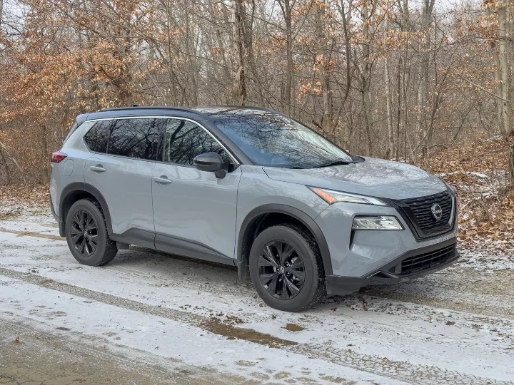2023 Nissan Rogue SV for derailing